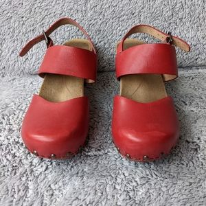 Dansko Red clog sandle